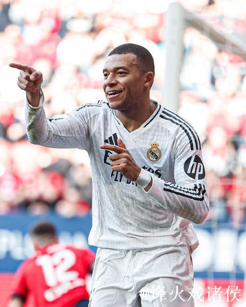 巴萨2-0奥萨苏纳，天才中场登顶西甲第1，年度百球力压皇马